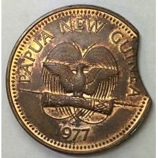 PAPUA NEW GUINEA 1977 . TWO 2 TOA COIN . ERROR . CLIPPED PLANCHET